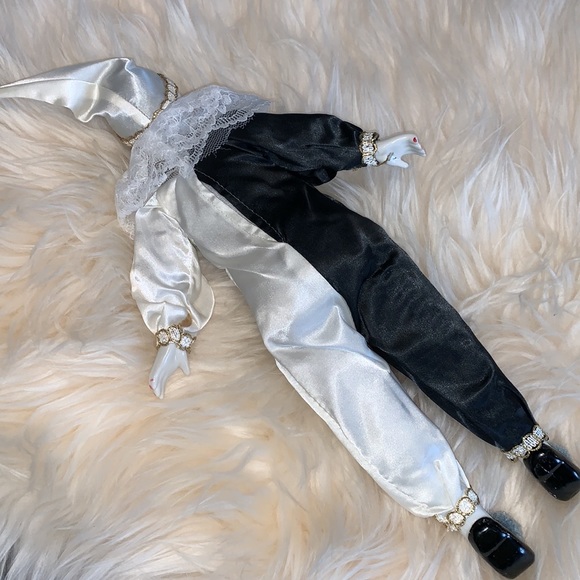 SALE!! Pierrot porcelain doll - Picture 8 of 8